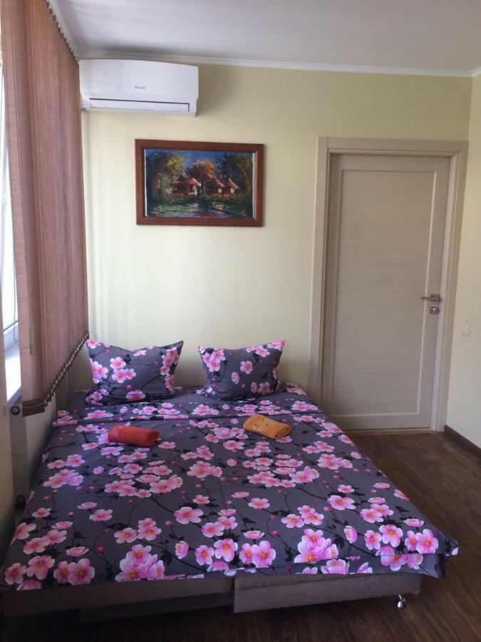 Room In The Guest House Odesa Exterior photo