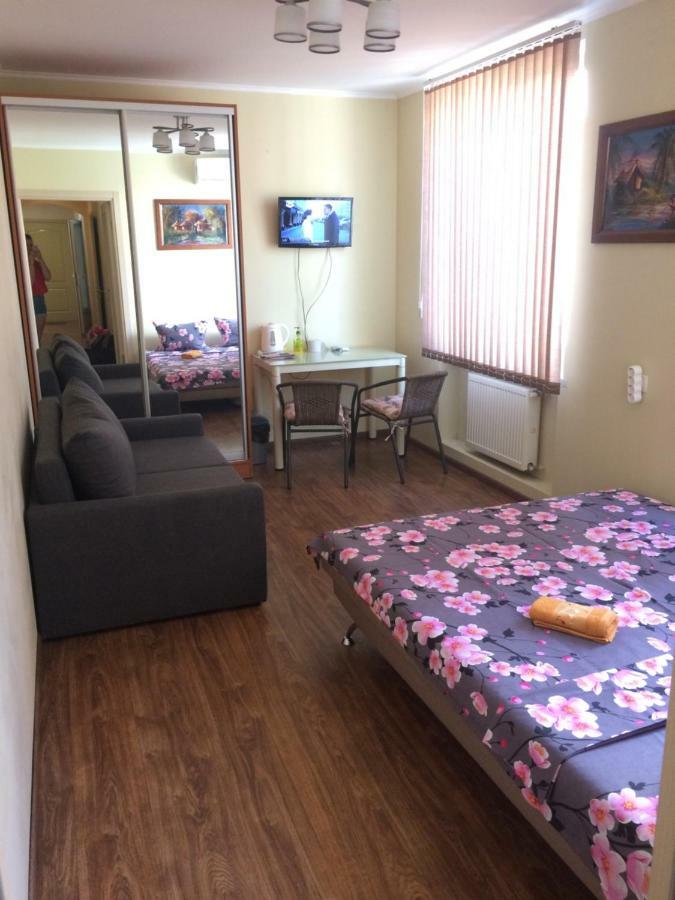 Room In The Guest House Odesa Exterior photo